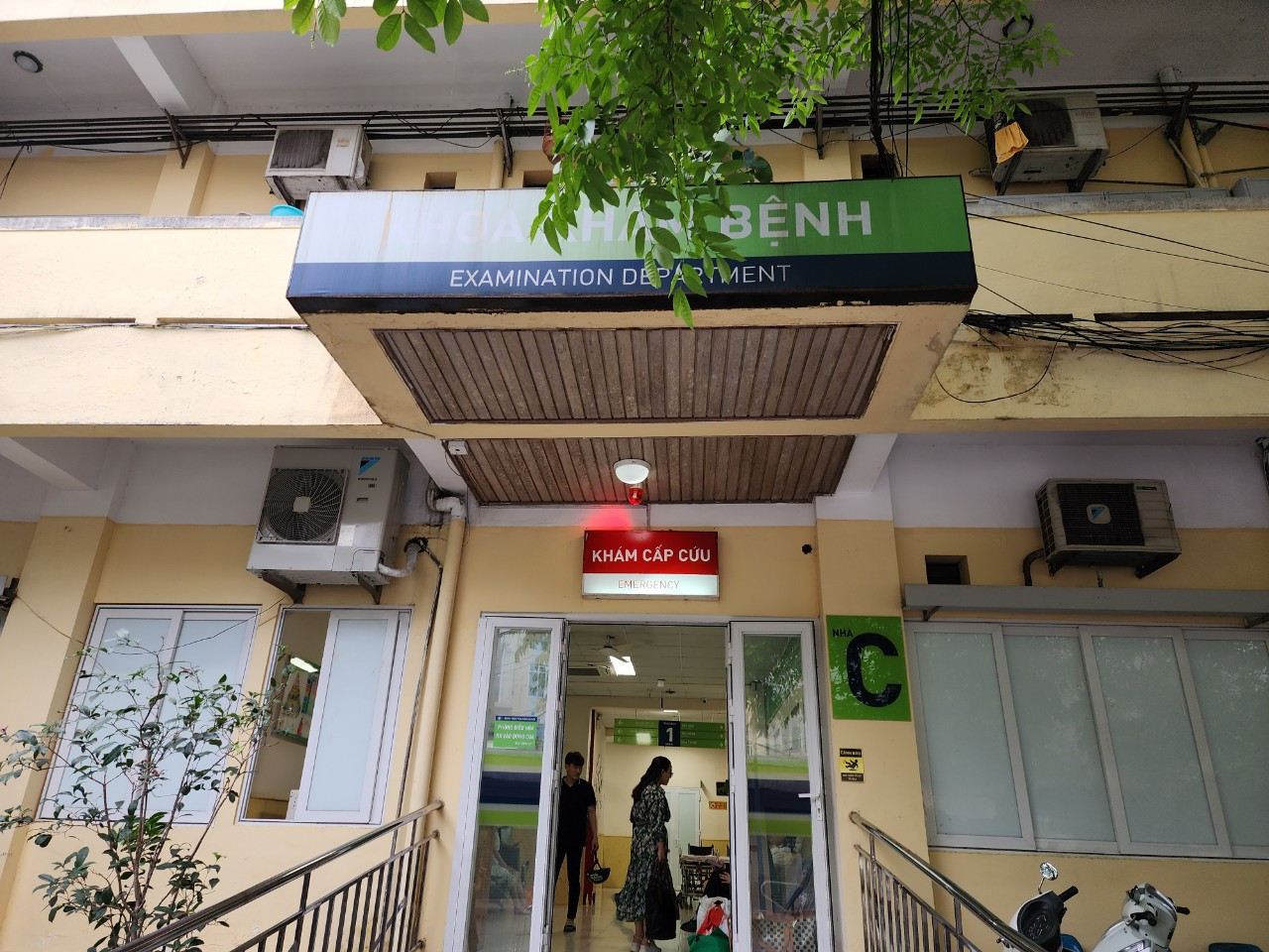 Bé Y đang được mổ sinh tại Bệnh viện Phụ sản Hà Nội Bé Y đang được mổ sinh tại Bệnh viện Phụ sản Hà Nội