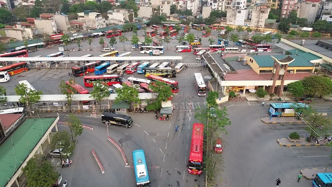 Trao đổi với Báo Tiền Phong, ông Nguyễn Hoàng Tùng, Giám đốc Bến xe Giáp Bát cho biết, đúng là theo đánh giá của cơ quan chức năng Bến xe chưa đảm bảo về PCCC. Tuy nhiên, thời gian qua Bến xe đã có phương án PCCC cũng như trang bị đầy đủ thiết bị PCCC.