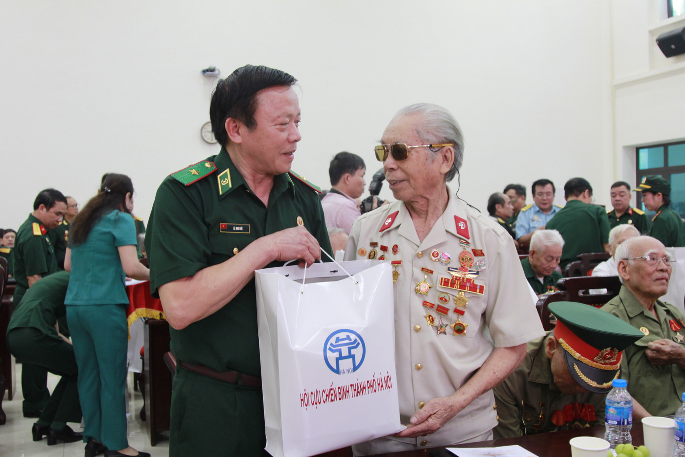 Hội Cựu chiến binh Hà Nội tri ân các cựu binh tham gia chiến trường Điện Biên Phủ.