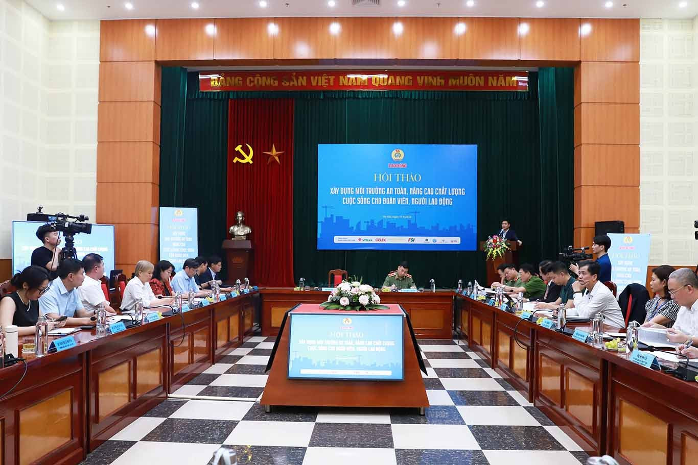 Toàn cảnh buổi hội thảo chiều ngày 17/4.