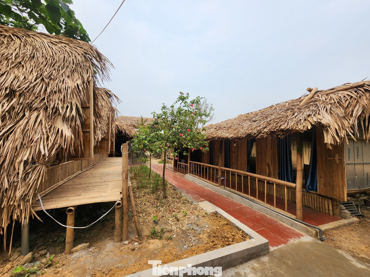 Khu vực nghỉ ngơi của du khách tại điểm du lịch cộng đồng bản Miền.