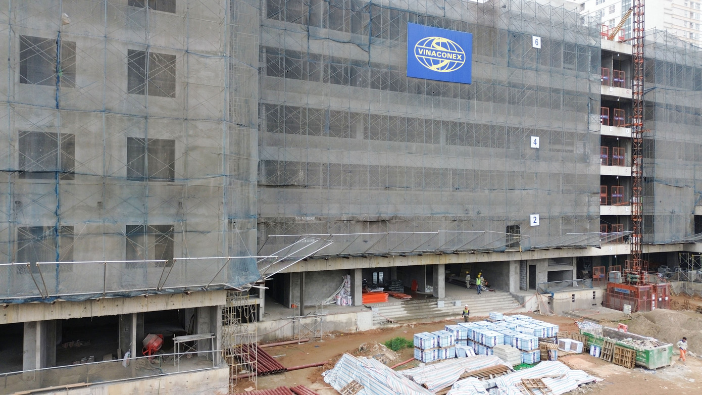 Các hạng mục ở giai đoạn I, bao gồm: Khối khám bệnh và điều trị ngoại trú; khối kỹ thuật nghiệp vụ cận lâm sàng; khối hành chính hậu cần theo quy mô công suất bệnh viện và nhu cầu sử dụng; khối điều trị nội trú (200 giường bệnh); mua sắm và lắp đặt thiết bị công trình cho các hạng mục xây dựng.