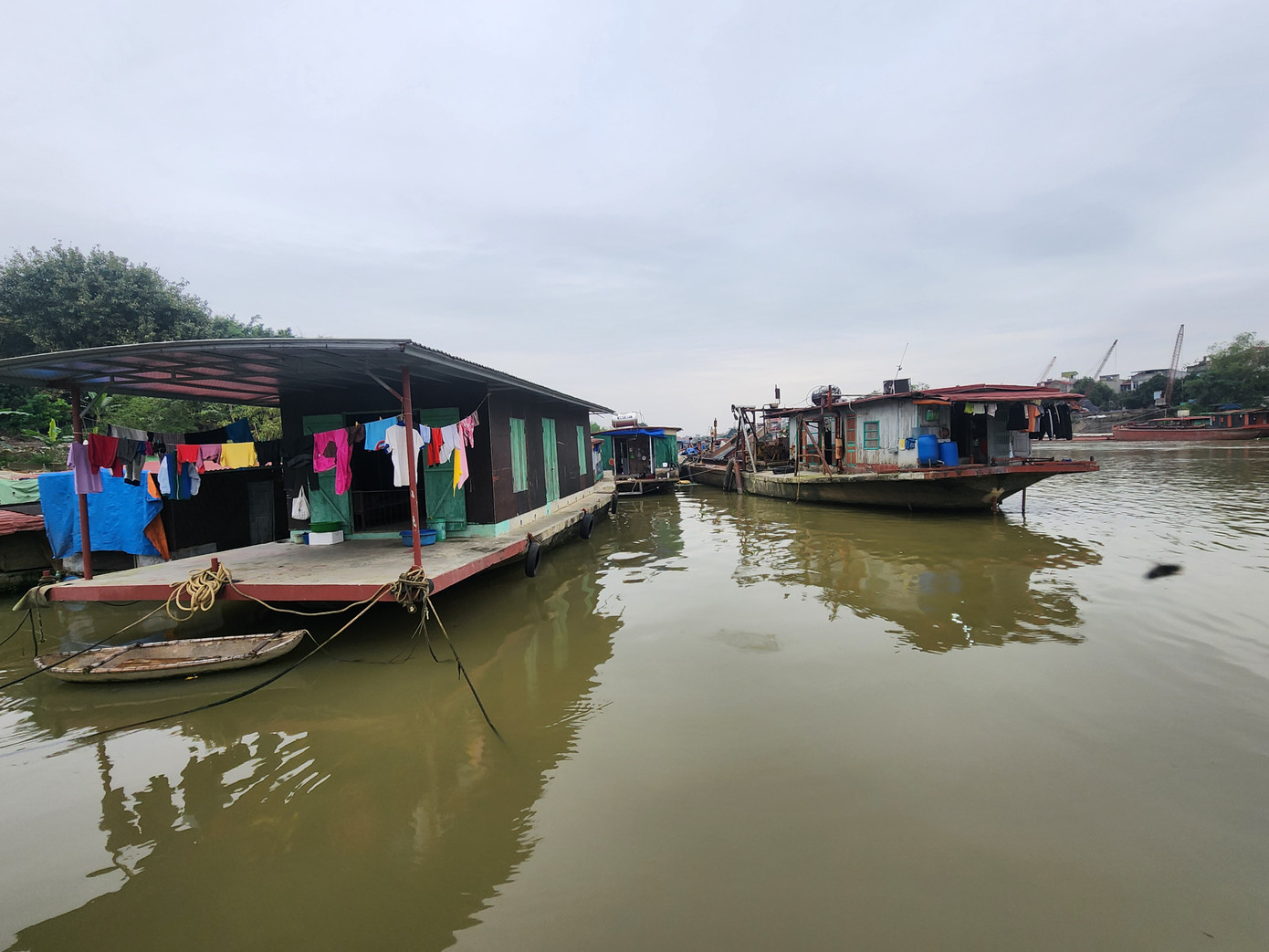 Thuyền của các hộ dân thôn Nguyệt Đức. Thuyền của các hộ dân thôn Nguyệt Đức.