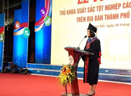 Hà Nội vinh danh 88 thủ khoa xuất sắc tốt nghiệp năm 2018 ảnh 1