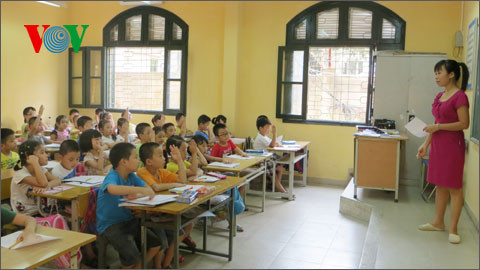 Nhiều trường học đưa ra các khoản thu sai quy định với lý do là nâng cấp cơ sở phòng học và giúp giáo viên nâng cao chất lượng giảng dạy (Ảnh minh họa). Nhiều trường học đưa ra các khoản thu sai quy định với lý do là nâng cấp cơ sở phòng học và giúp giáo viên nâng cao chất lượng giảng dạy (Ảnh minh họa)