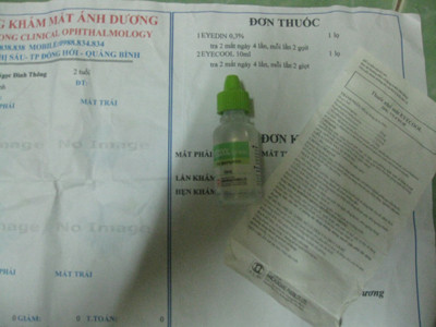 Đơn thuốc và lọ thuốc chống chỉ định dùng cho trẻ em của phòng khám Ánh Dương