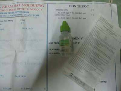 Đơn thuốc và lọ thuốc chống chỉ định dùng cho trẻ em của phòng khám Ánh Dương