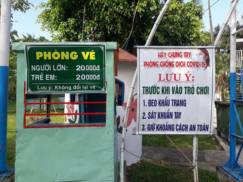 Trước các khu trò chơi trong công viên đều có hướng dẫn phòng chống dịch. (Ảnh: Nhật Trinh) Trước các khu trò chơi trong công viên đều có hướng dẫn phòng chống dịch. (Ảnh: Nhật Trinh)