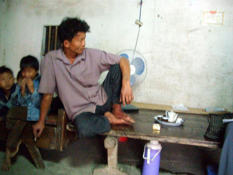 Anh Nghiêm Văn Dân: "Nhà tôi sắp phá sản vì vịt". Ảnh : TPO