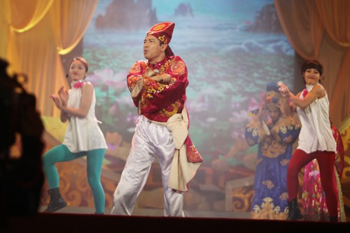 Hoang mang style trở thành câu nói cửa miệng của giới trẻ, bộc lộ cảm xúc. Bài viết: http://news.zing.vn/Ba-Tung-xep-thu-2-trong-top-tu-khoa-hot-nhat-gioi-tre-2013-post378696.html#category Nguồn Zing News 