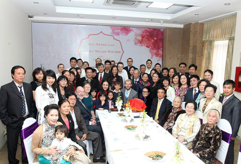 Đám cưới theo nghi thức truyền thống Việt Nam của hoa hậu cũng đã diễn ra cách đây vài ngày với sự góp mặt của bố, mẹ chú rể