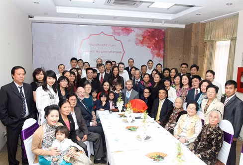 Đám cưới theo nghi thức truyền thống Việt Nam của hoa hậu cũng đã diễn ra cách đây vài ngày với sự góp mặt của bố, mẹ chú rể