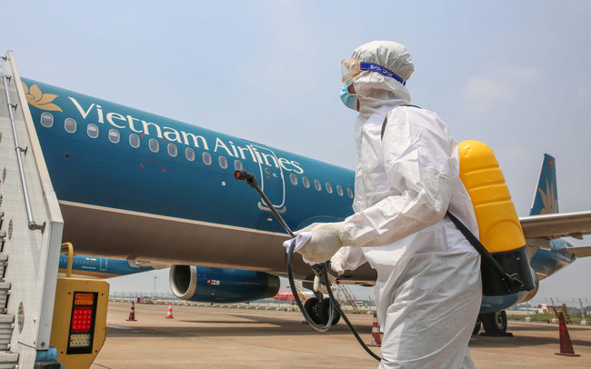 Vietnam Airlines chính thức nối lại đường bay chở khách thường lệ với Trung Quốc sau gần 3 năm phải tạm dừng do ảnh hưởng dịch COVID-19. Vietnam Airlines chính thức nối lại đường bay chở khách thường lệ với Trung Quốc sau gần 3 năm phải tạm dừng do ảnh hưởng dịch COVID-19.