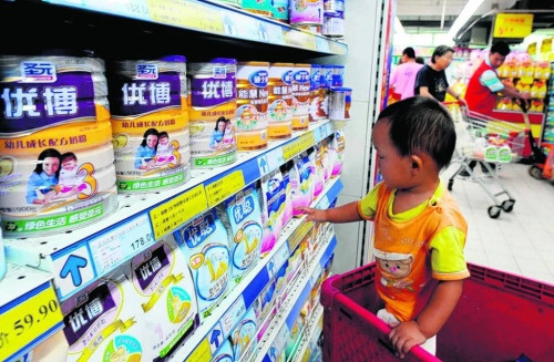 Vụ bê bối sữa bột trẻ em chứa chất Melamine năm 2008 khiến thị trường sữa bột Trung Quốc điêu đứng . Vụ bê bối sữa bột trẻ em chứa chất Melamine năm 2008 khiến thị trường sữa bột Trung Quốc điêu đứng