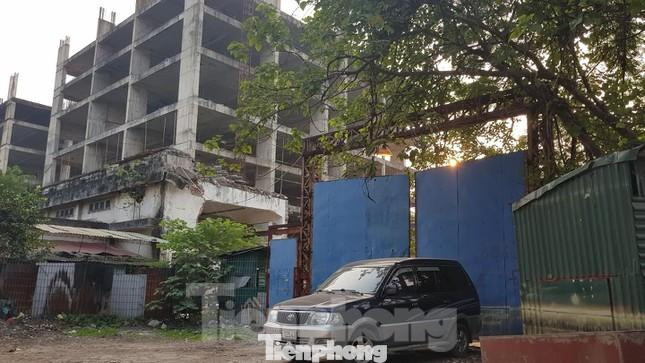 Tính đến hết tháng 5/2021, trên địa bàn TP Hà Nội có đến 38 dự án còn nợ nghĩa vụ tài chính với số tiền là 3.767 tỷ đồng. Tính đến hết tháng 5/2021, trên địa bàn TP Hà Nội có đến 38 dự án còn nợ nghĩa vụ tài chính với số tiền là 3.767 tỷ đồng.