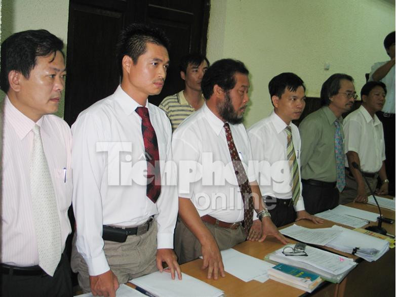 Các luật sư bào chữa tại tòa. Ảnh : Công Minh