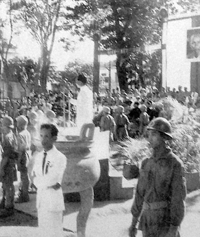 Quang cảnh khi Bí thư Tổng quân Ủy Võ Nguyên Giáp đọc Nhật lệnh của Quân ủy Hội ngày 2/9/1946. Quang cảnh khi Bí thư Tổng quân Ủy Võ Nguyên Giáp đọc Nhật lệnh của Quân ủy Hội ngày 2/9/1946