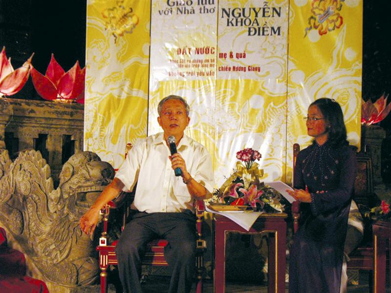 Nguyễn Khoa Điềm trong đêm thơ của mình