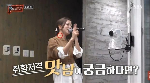 Jisoo nhiều lần bị phát hiện nổi hạch ở cổ. Ảnh: Tasty Square.