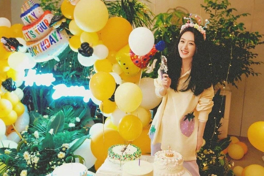 Triệu Lệ Dĩnh đón tuổi 35. Ảnh: Weibo.