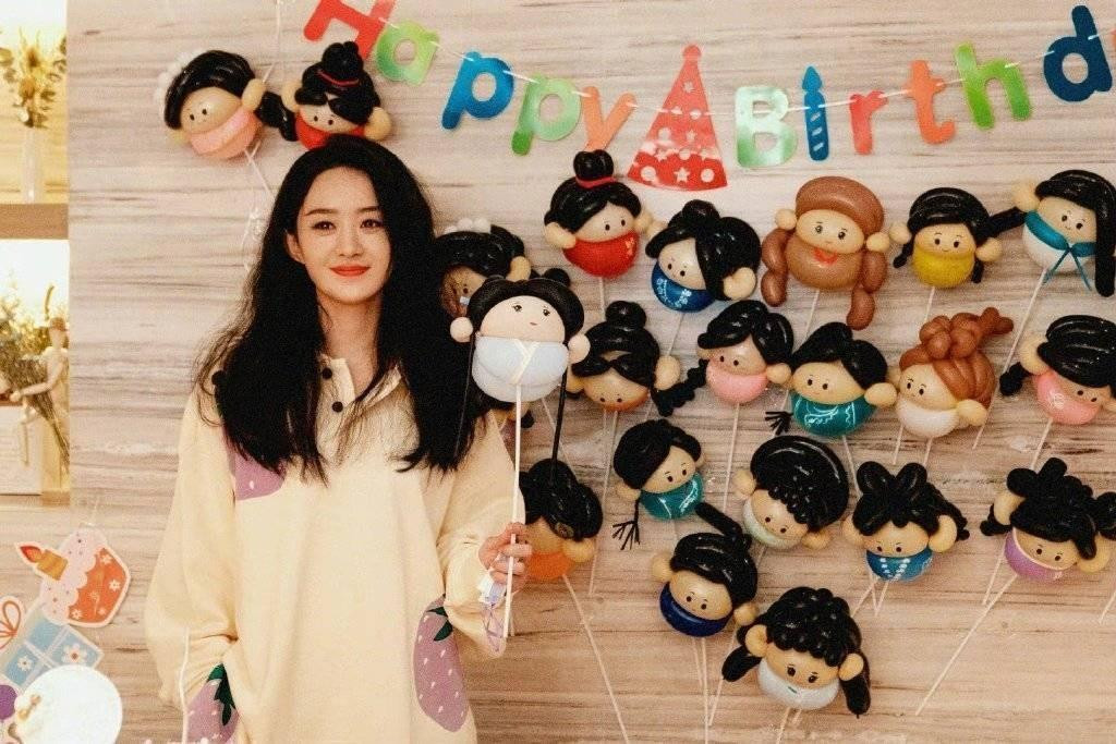 Triệu Lệ Dĩnh được khen "lão hóa ngược". Ảnh: Weibo.