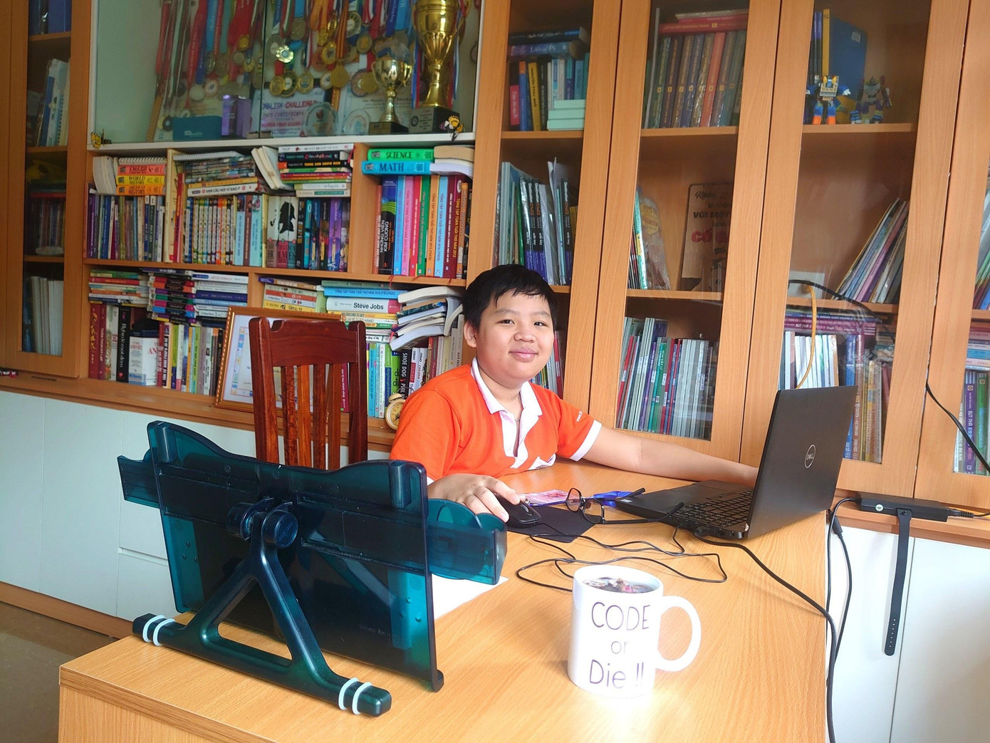 Do ảnh hưởng của dịch bệnh, các thí sinh thi trực tuyến nhưng vẫn đảm bảo chất lượng chuyên môn cao và minh bạch, công bằng. Do ảnh hưởng của dịch bệnh, các thí sinh thi trực tuyến nhưng vẫn đảm bảo chất lượng chuyên môn cao và minh bạch, công bằng.