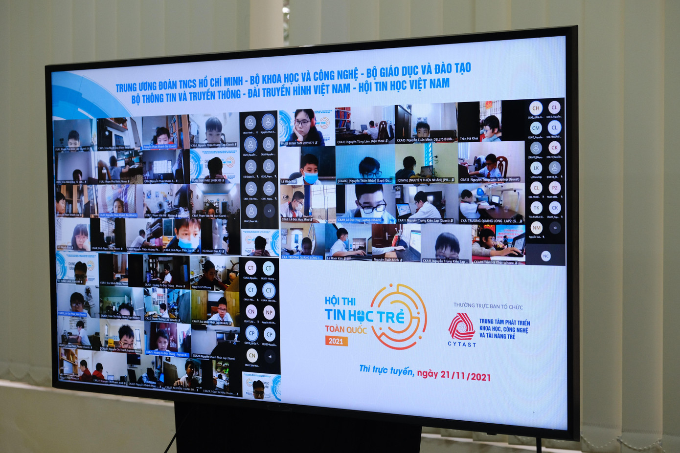 Các đội thi Chung kết toàn quốc bằng hình thức trực tuyến Các đội thi Chung kết toàn quốc bằng hình thức trực tuyến