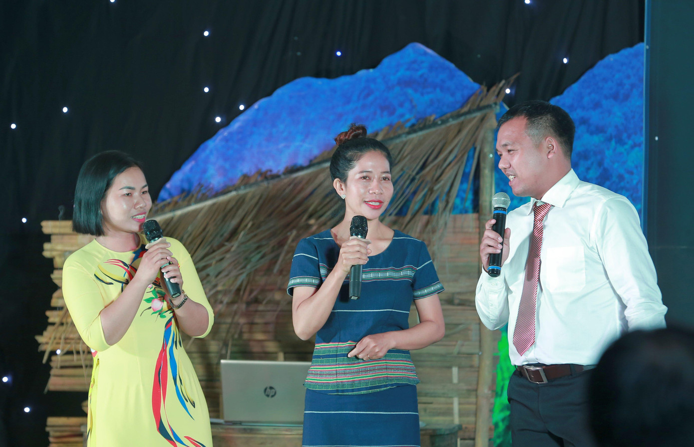 Các thầy cô giáo được tuyên dương giao lưu tại chương trình