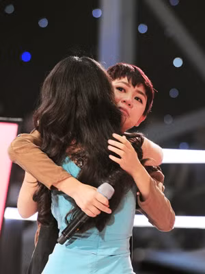 Khánh Hà có vẻ là thí sinh phải rơi nhiều nước mắt nhất tại vòng Đối đầu - Giọng hát Việt. Ảnh: Lý Võ Phú Hưng