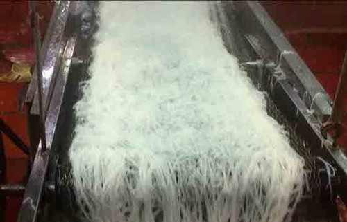 Bún, banh canh chứa chất tẩy trắng khiến người tiêu dùng sợ hãi. Bún, banh canh chứa chất tẩy trắng khiến người tiêu dùng sợ hãi