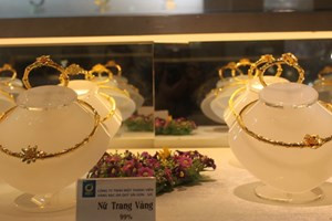 Sản phẩm nữ trang của Công ty SJC trưng bày tại hội chợ. (Ảnh: Hiệp Hà/Vietnam+)