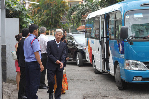 Đoàn rước dâu tới đón Tăng Thanh Hà