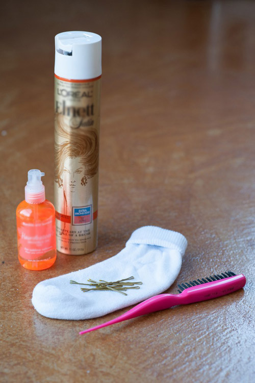 Tóc búi cuộn quý phái bằng… một chiếc tất - 1