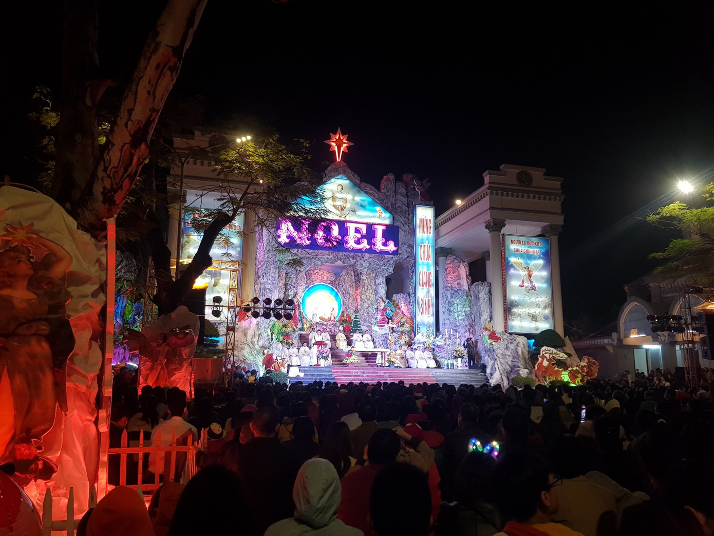Cả nước tưng bừng đón chào Giáng sinh 2020 ảnh 5