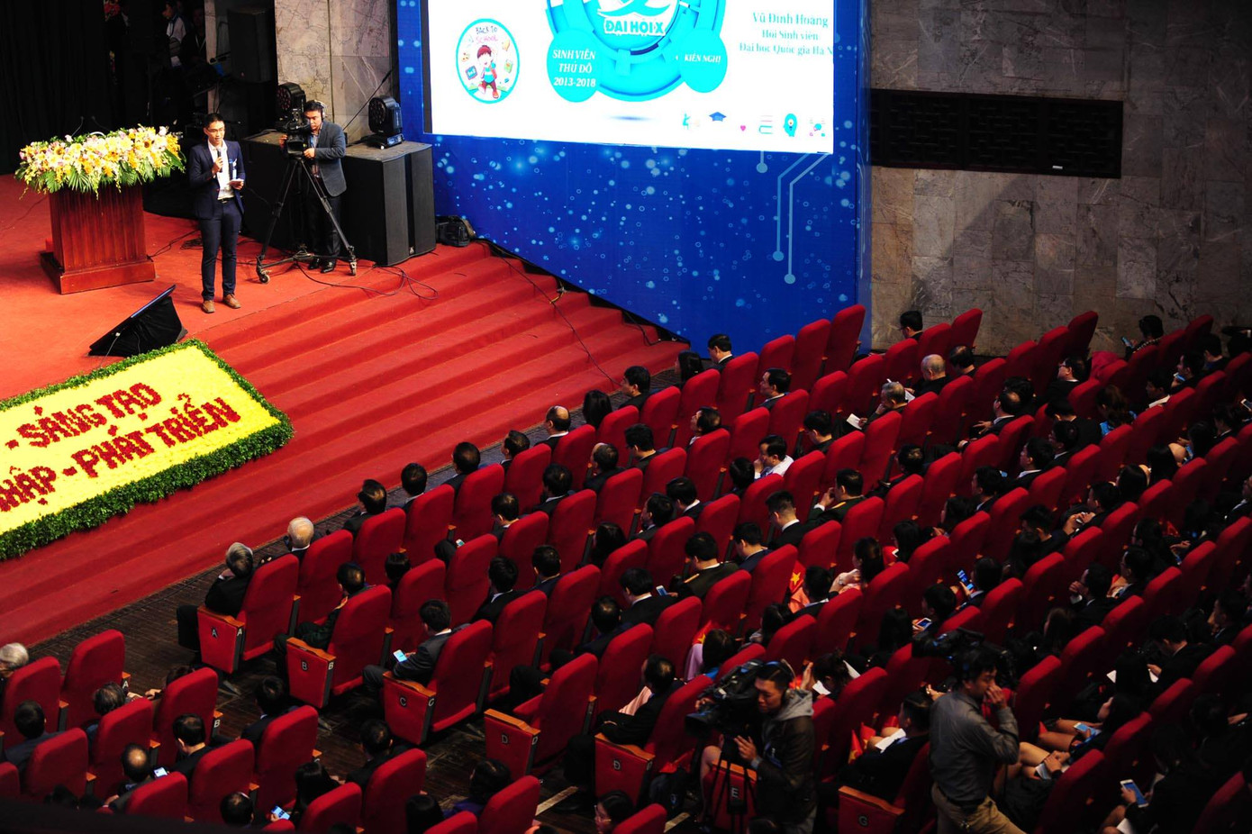 Xây dựng lớp sinh viên toàn diện, vừa hồng, vừa chuyên ảnh 12