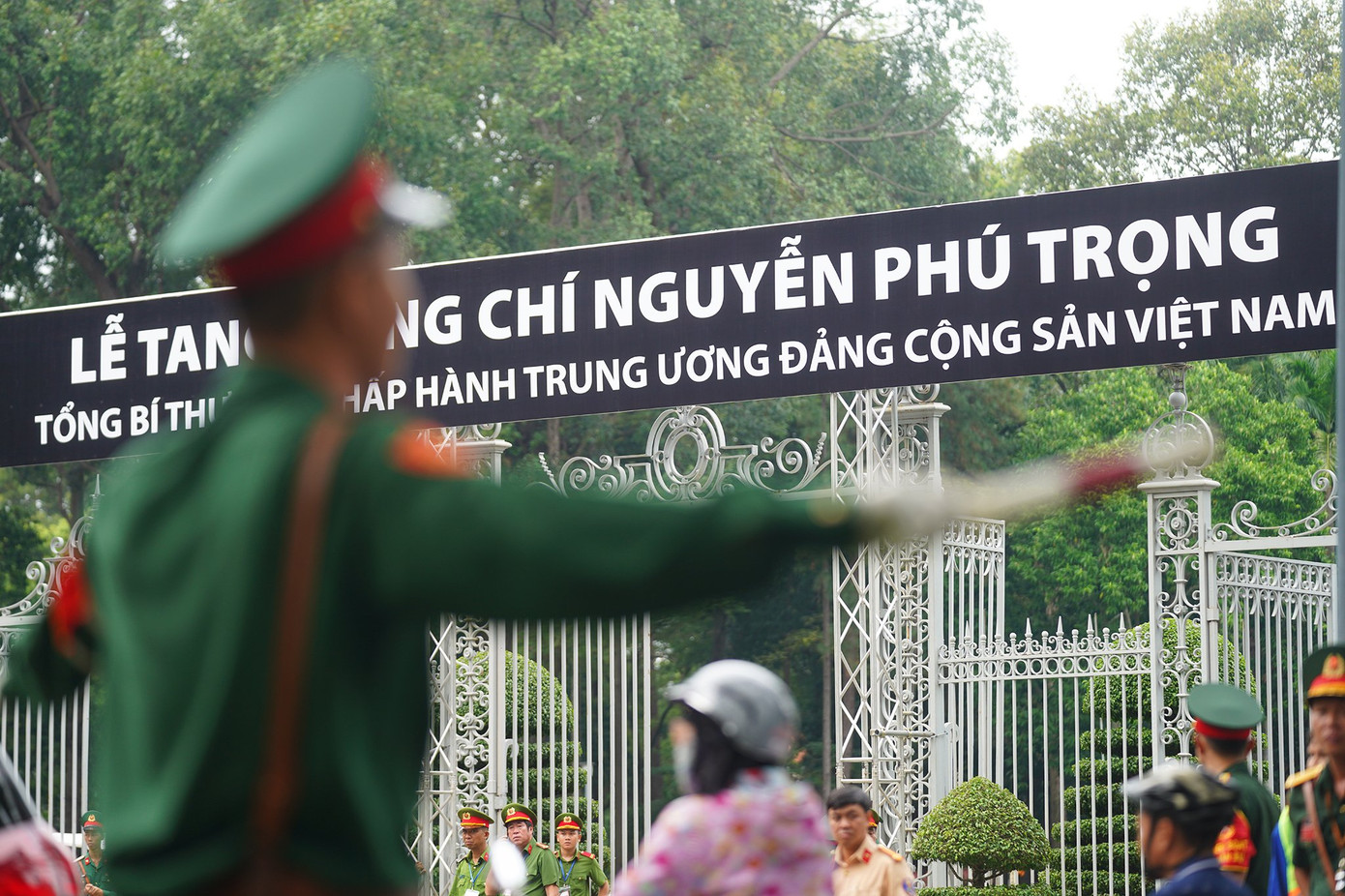 TPHCM điều chỉnh thời gian viếng Tổng Bí thư Nguyễn Phú Trọng đến 23h00 ảnh 41