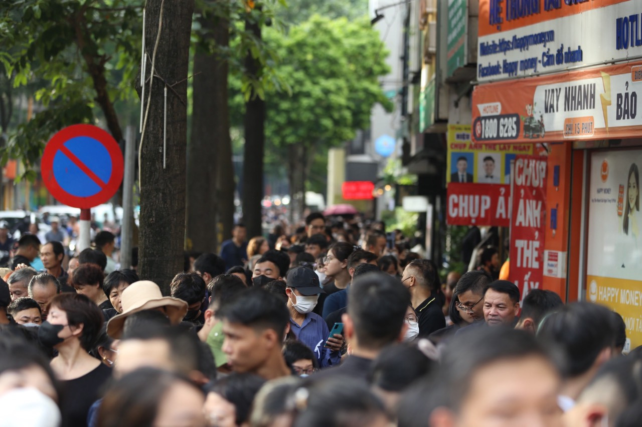 TPHCM điều chỉnh thời gian viếng Tổng Bí thư Nguyễn Phú Trọng đến 23h00 ảnh 111