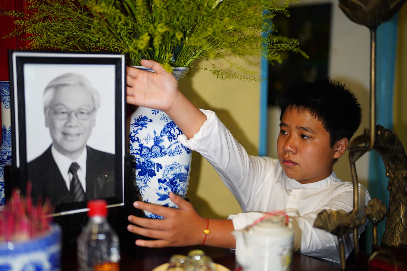 Khi đến thăm căn hầm bí mật trong gia đình Anh hùng lực lượng vũ trang Trần Văn Lai (năm 2018), Tổng Bí thư Nguyễn Phú Trọng gặp cháu nội của ông Lai là cháu Trần Trọng Nhân (8 tuổi). Bên di ảnh Tổng Bí thư Nguyễn Phú Trọng tại bảo tàng Biệt động Sài Gòn, Trọng Nhân nhớ lại: “Lúc đó em còn nhỏ, chưa biết ông là ai. Khi em đứng kế bên, ông khoác vai em và hỏi: ‘Cháu học lớp mấy, cháu có ở cùng với bà không?’. Lúc đó, em cảm nhận ông rất gần gũi, giản dị. Giờ nghe tin ông mất, em buồn lắm. Em hứa sẽ cố gắng học tốt và kế thừa truyền thống của gia đình”.