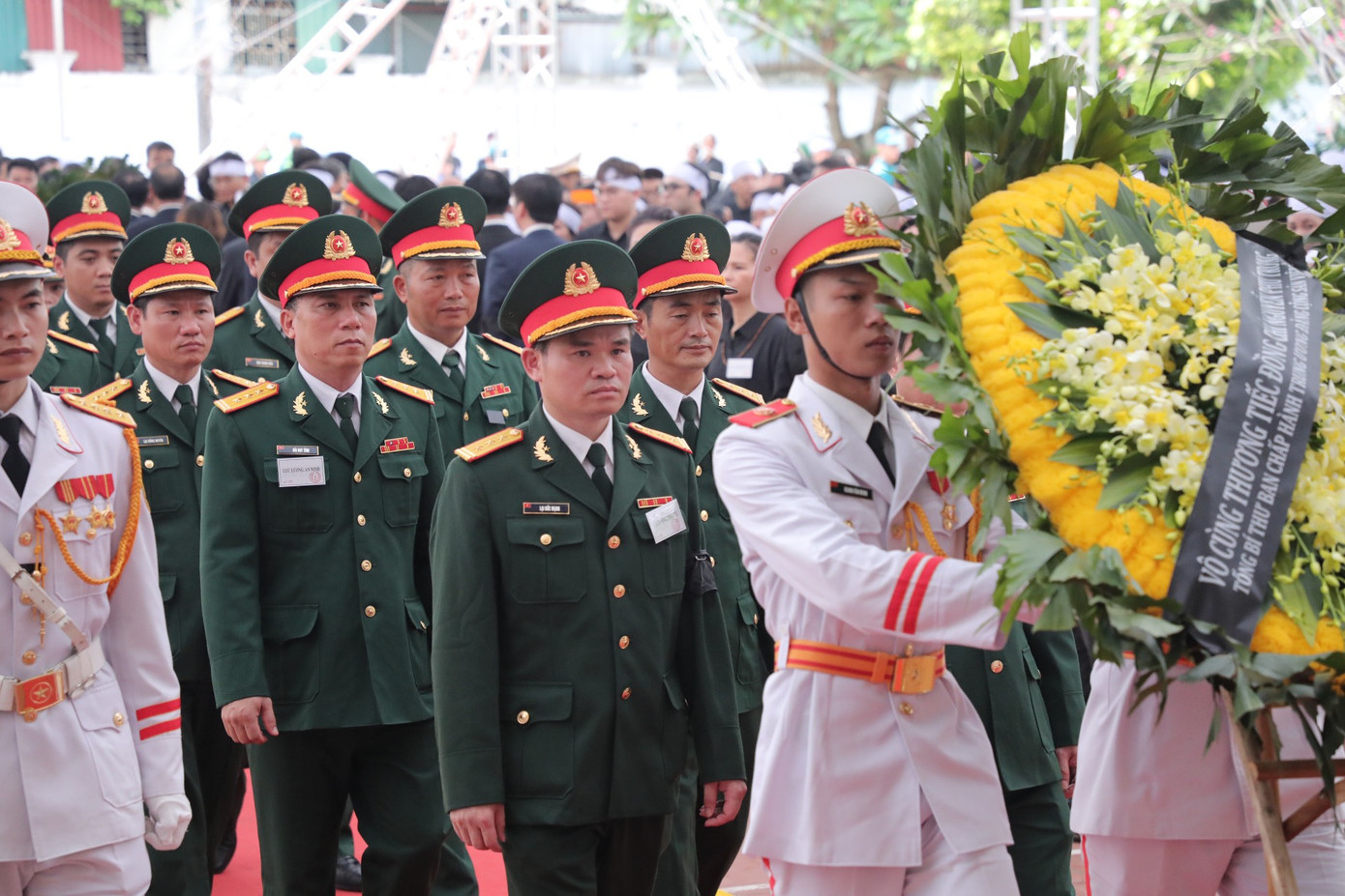 Ban Chỉ huy quân sự huyện Đông Anh kính viếng Tổng Bí thư Nguyễn Phú Trọng.