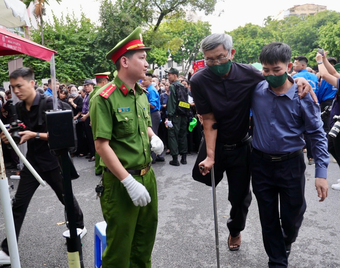 TPHCM điều chỉnh thời gian viếng Tổng Bí thư Nguyễn Phú Trọng đến 23h00 ảnh 115