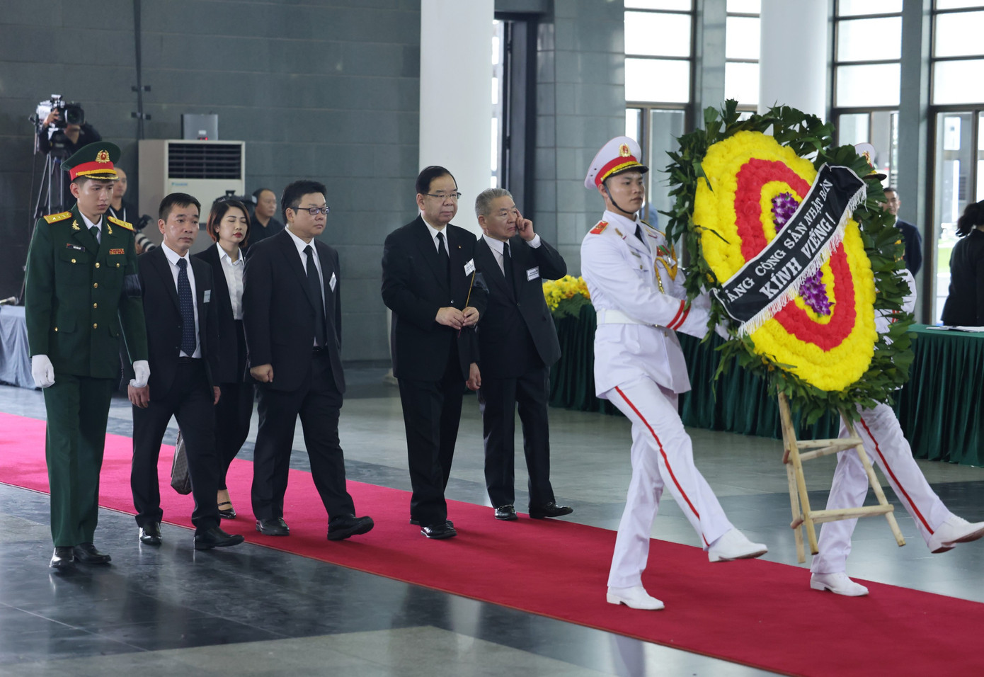 Đoàn đại biểu Đảng Cộng sản Nhật Bản do Chủ tịch Đảng Kazuo Shii dẫn đầu, viếng Tổng Bí thư Nguyễn Phú Trọng.