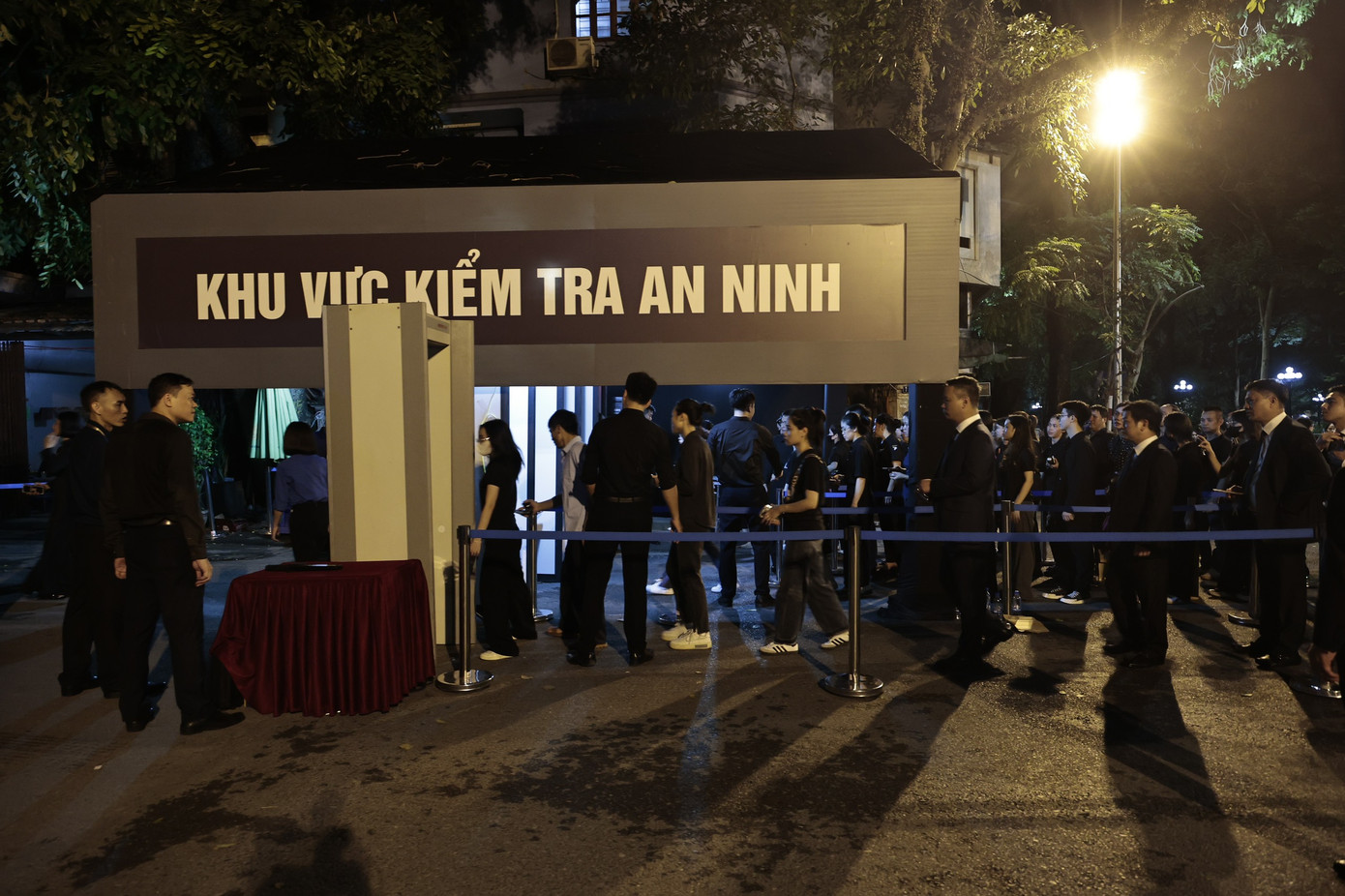 TPHCM điều chỉnh thời gian viếng Tổng Bí thư Nguyễn Phú Trọng đến 23h00 ảnh 139