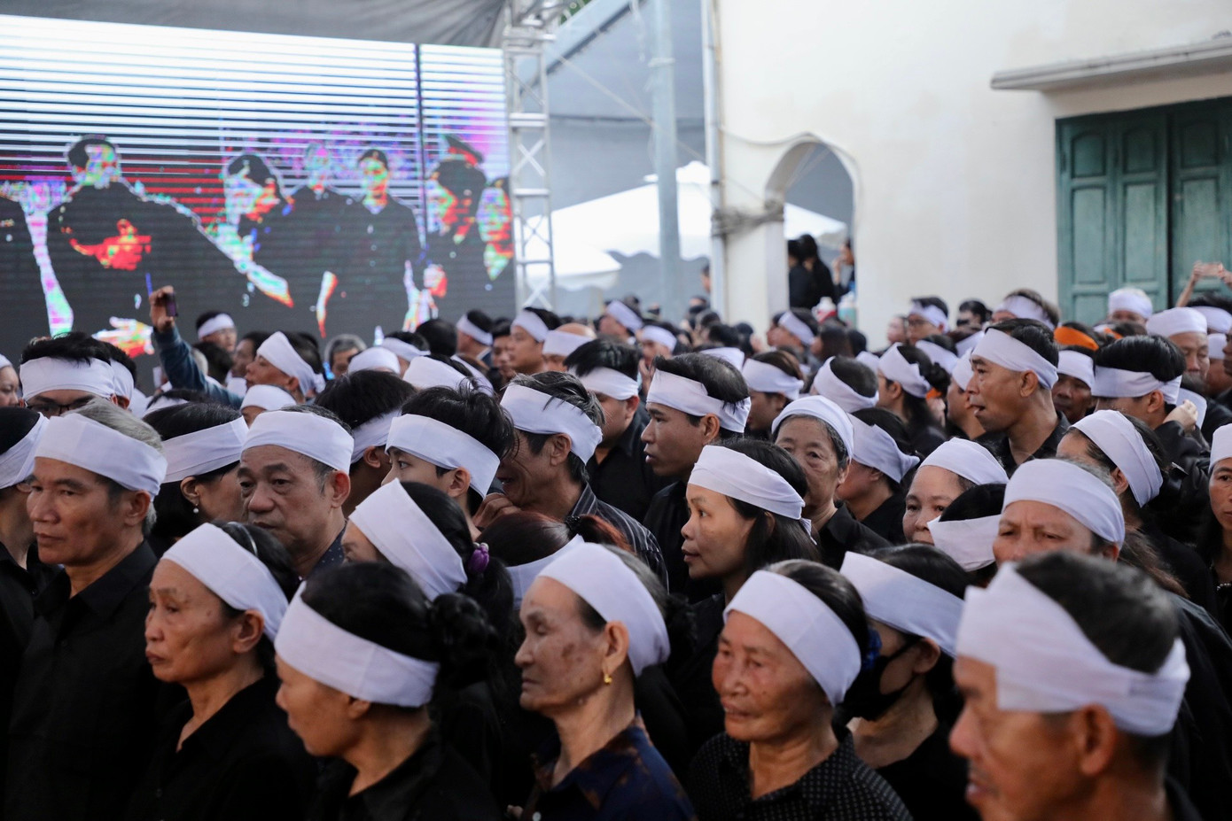 Sau 6 đoàn ưu tiên là các đoàn viếng theo điều tiết của bộ phận điều hành. Chương trình lễ viếng được bắt đầu từ 7h đến 22h cùng ngày và tiếp tục trong buổi sáng mai.