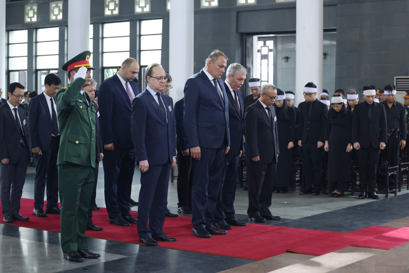 Đoàn đại biểu Liên bang Nga do Phó Chủ tịch Duma Quốc gia Nga Pyotr Tolstoy dẫn đầu, Đoàn Đảng Cộng sản Liên bang Nga do Phó Chủ tịch Đảng Leonist Kalashnikov dẫn đầu viếng Tổng Bí thư Nguyễn Phú Trọng.