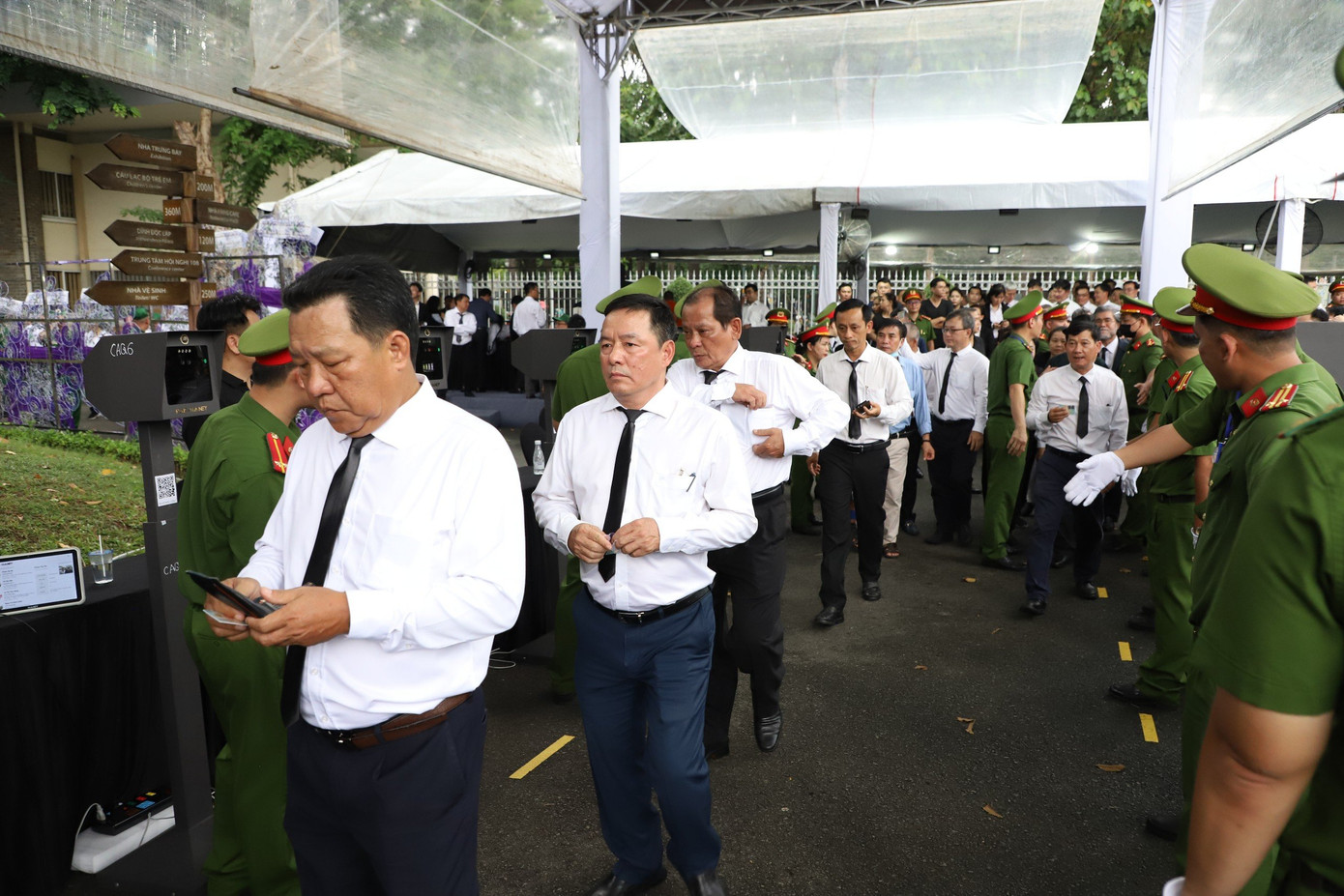 TPHCM điều chỉnh thời gian viếng Tổng Bí thư Nguyễn Phú Trọng đến 23h00 ảnh 82