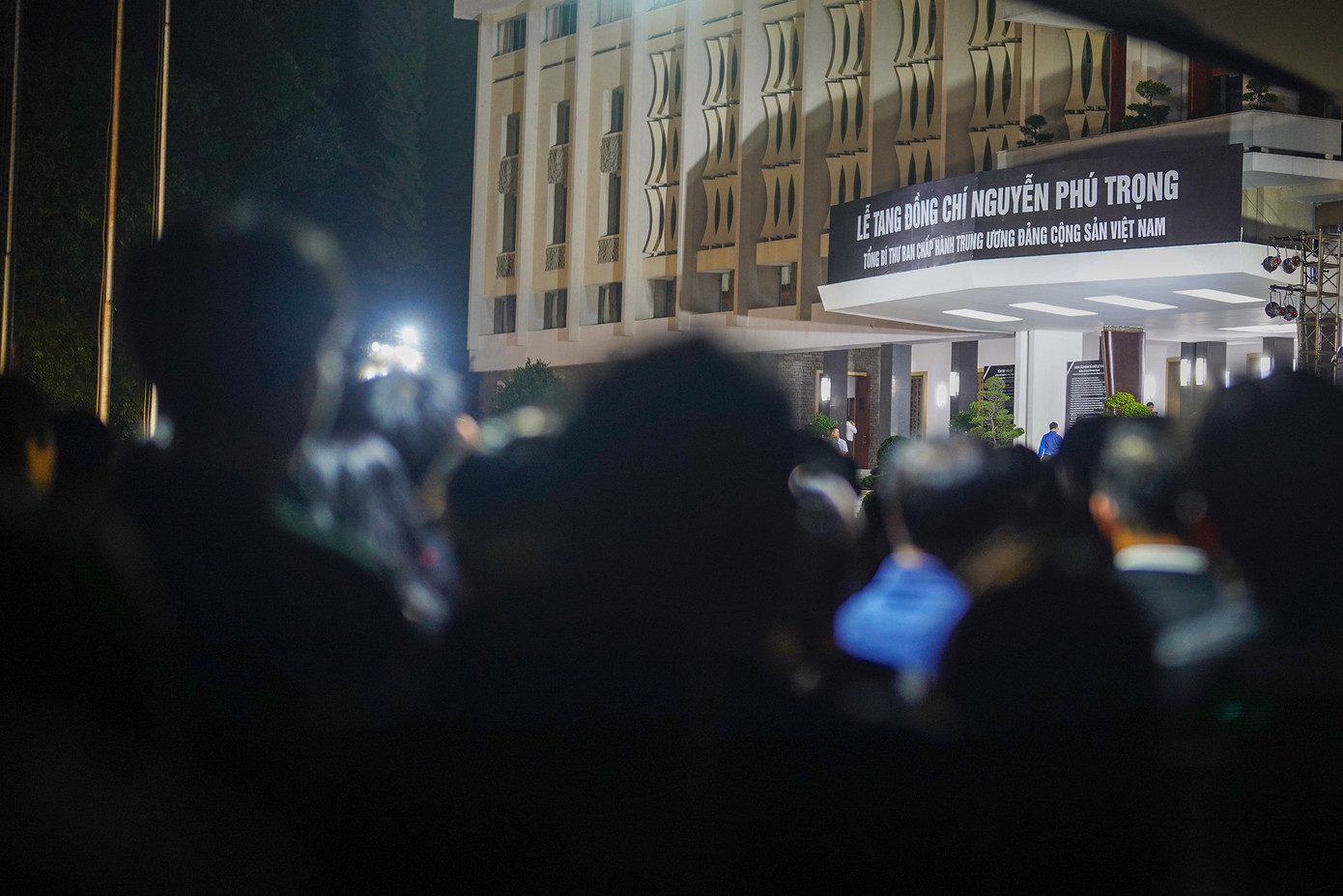TPHCM điều chỉnh thời gian viếng Tổng Bí thư Nguyễn Phú Trọng đến 23h00 ảnh 145