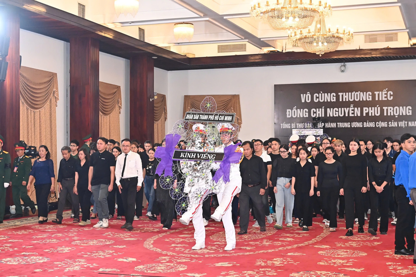 TPHCM điều chỉnh thời gian viếng Tổng Bí thư Nguyễn Phú Trọng đến 23h00 ảnh 80