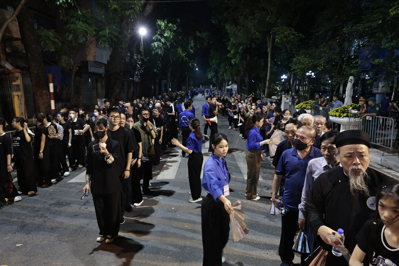 TPHCM điều chỉnh thời gian viếng Tổng Bí thư Nguyễn Phú Trọng đến 23h00 ảnh 136