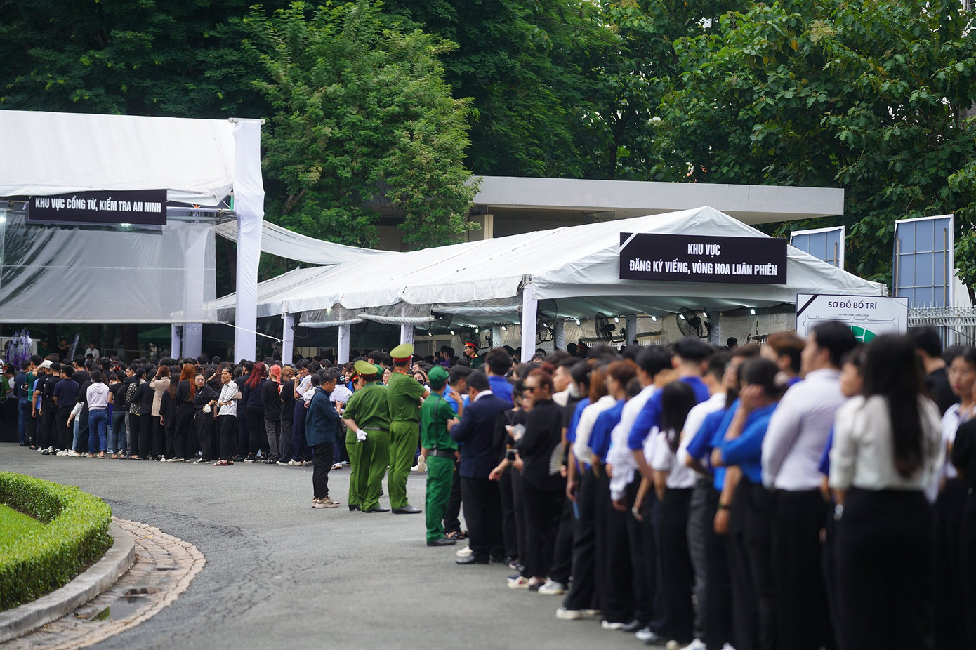 TPHCM điều chỉnh thời gian viếng Tổng Bí thư Nguyễn Phú Trọng đến 23h00 ảnh 99