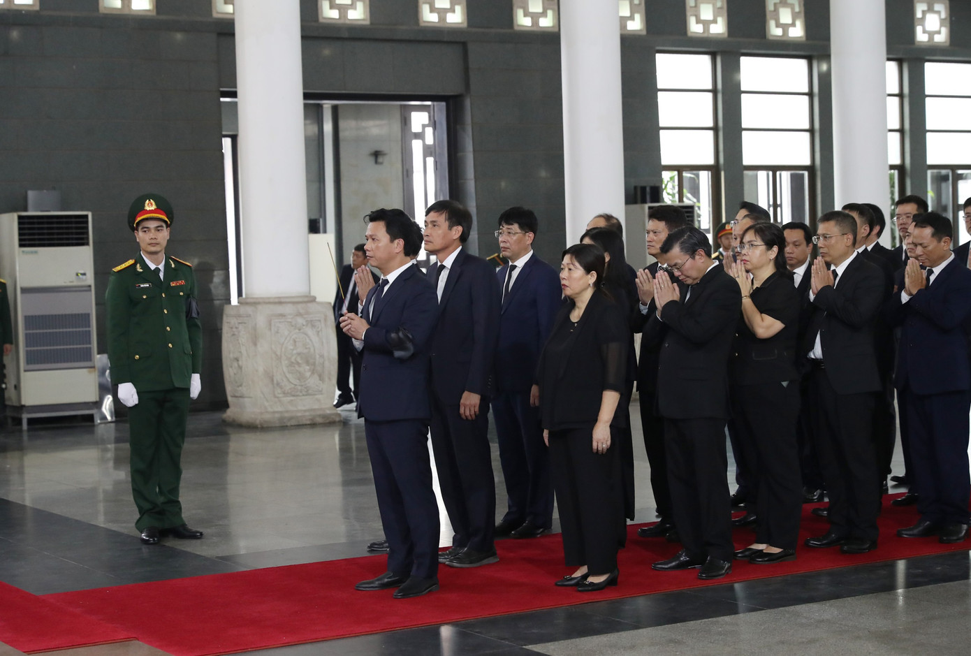 Đoàn Bộ Tài nguyên và Môi trường do Bộ trưởng Đặng Quốc Khánh làm Trưởng đoàn, viếng Tổng Bí thư Nguyễn Phú Trọng.